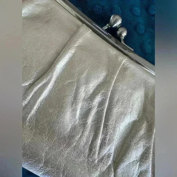 Hobo Off-White Clutch Purse with Floral Interior 12” 2010 Date formal classic - Picture 9 of 12